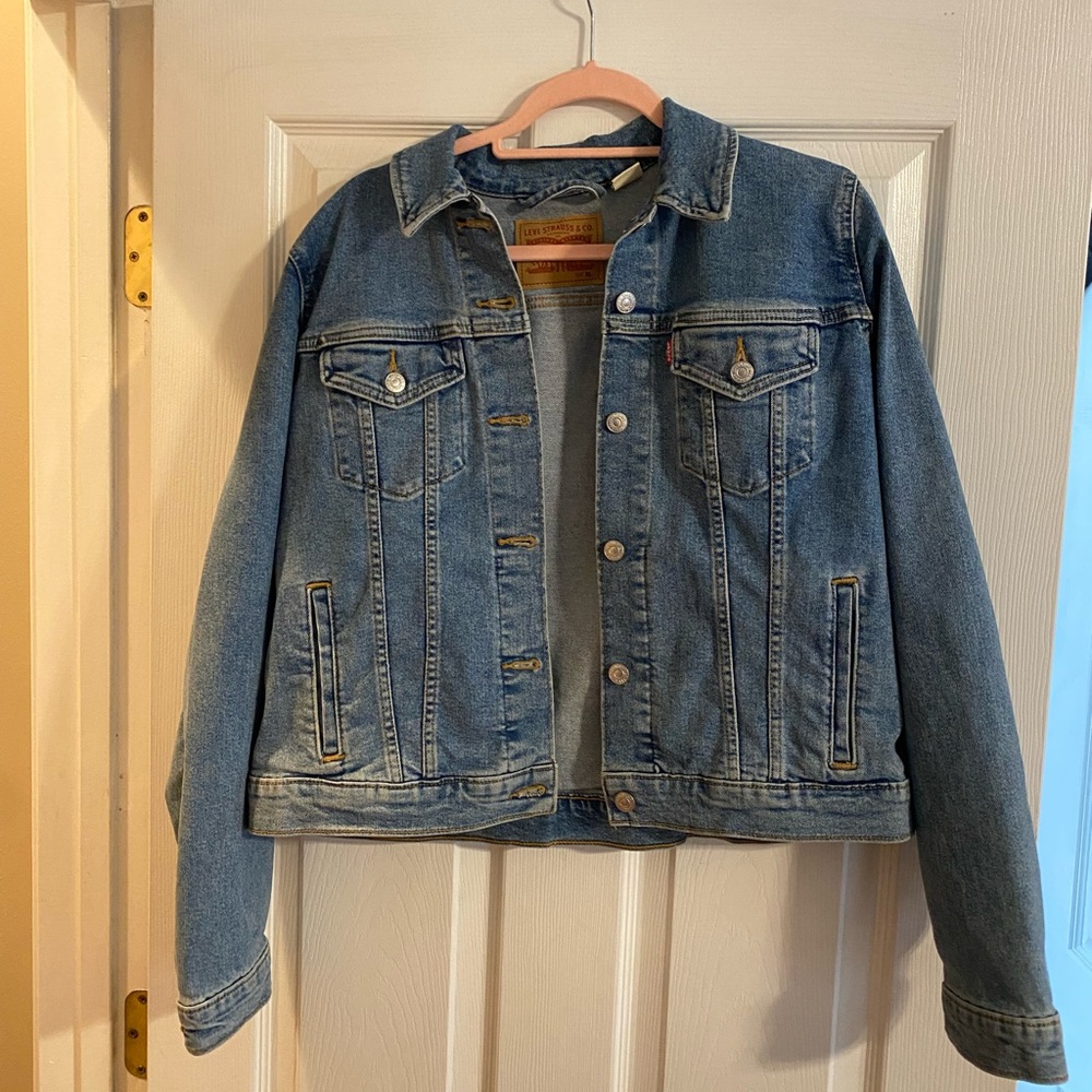 Like new Levi’s Denim Jacket size XL